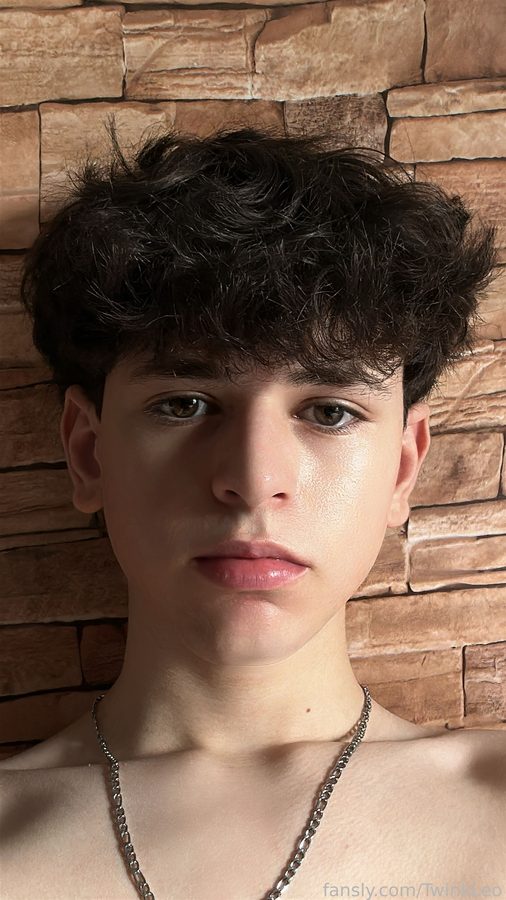 Twink Leo